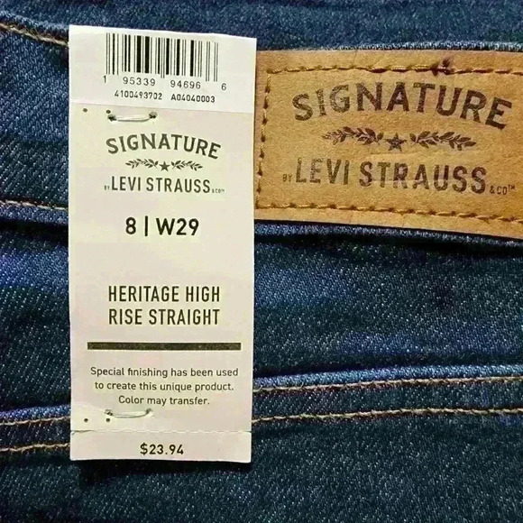 Signature by Levi Strauss Women's Heritage High Rise Straight Jeans Medium Wash - Picture 9 of 11